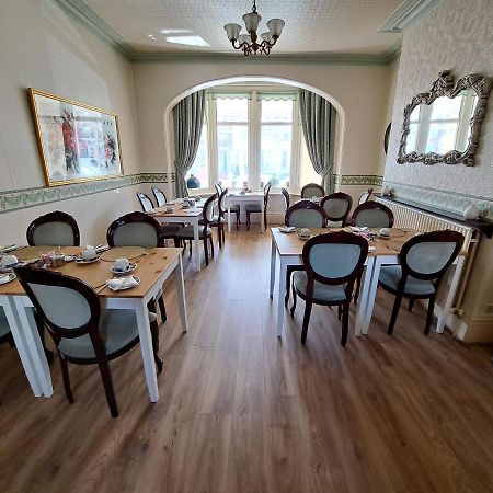 Lily Hotel Blackpool Bagian luar foto