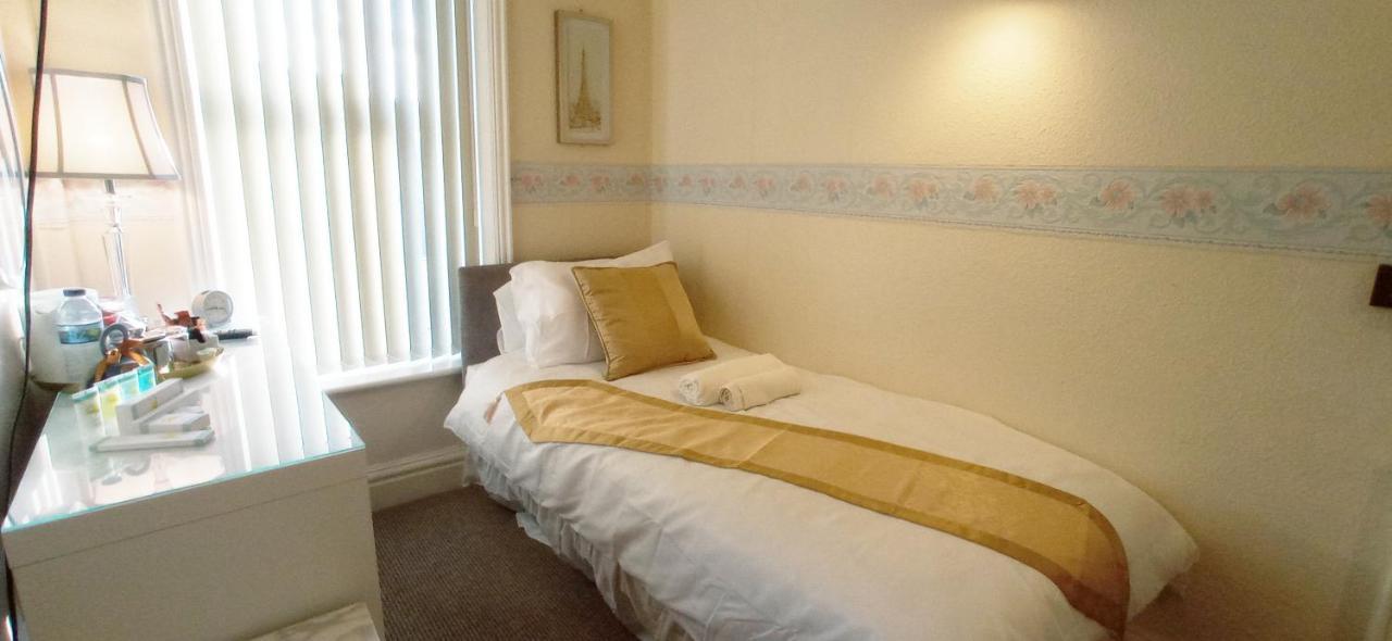 Lily Hotel Blackpool Bagian luar foto