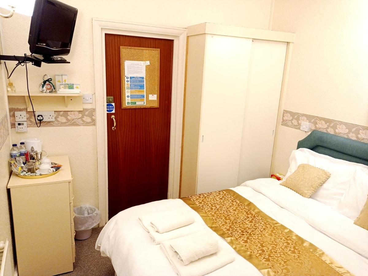 Lily Hotel Blackpool Bagian luar foto