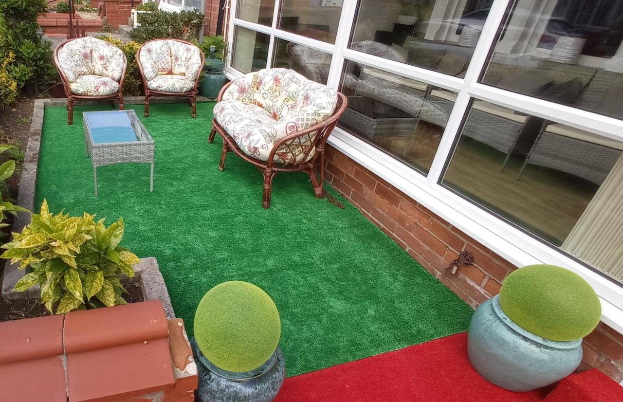 Lily Hotel Blackpool Bagian luar foto