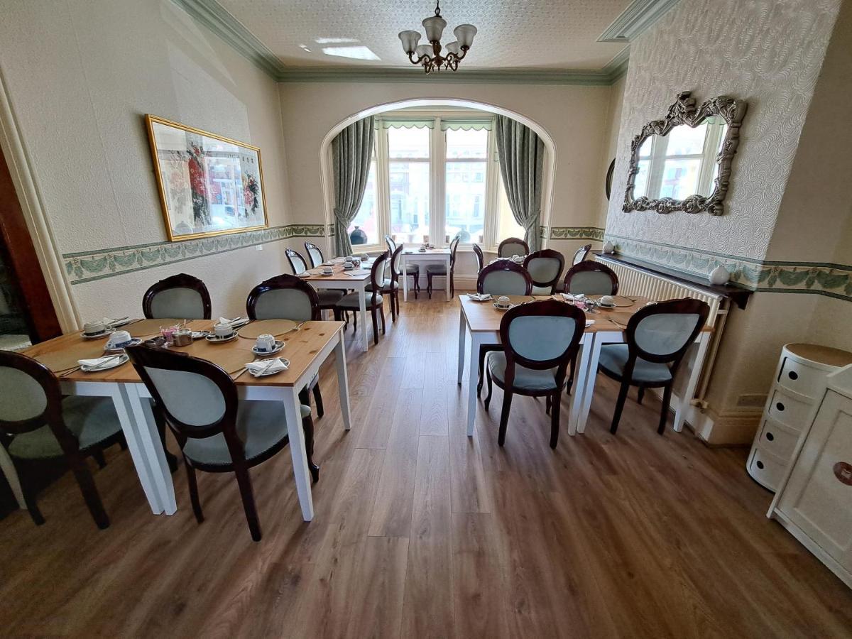 Lily Hotel Blackpool Bagian luar foto