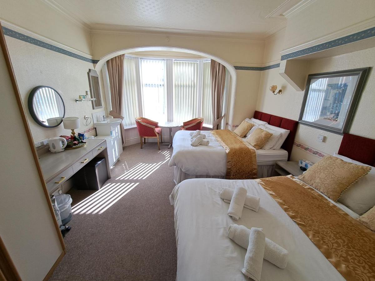 Lily Hotel Blackpool Bagian luar foto