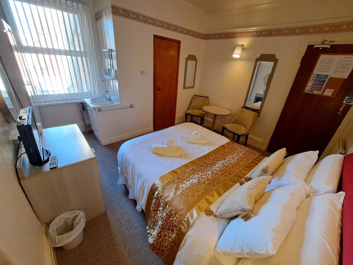 Lily Hotel Blackpool Bagian luar foto