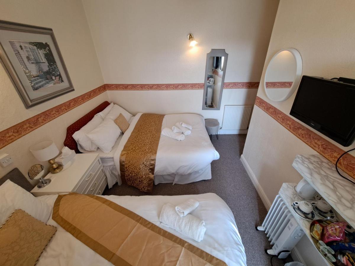 Lily Hotel Blackpool Bagian luar foto
