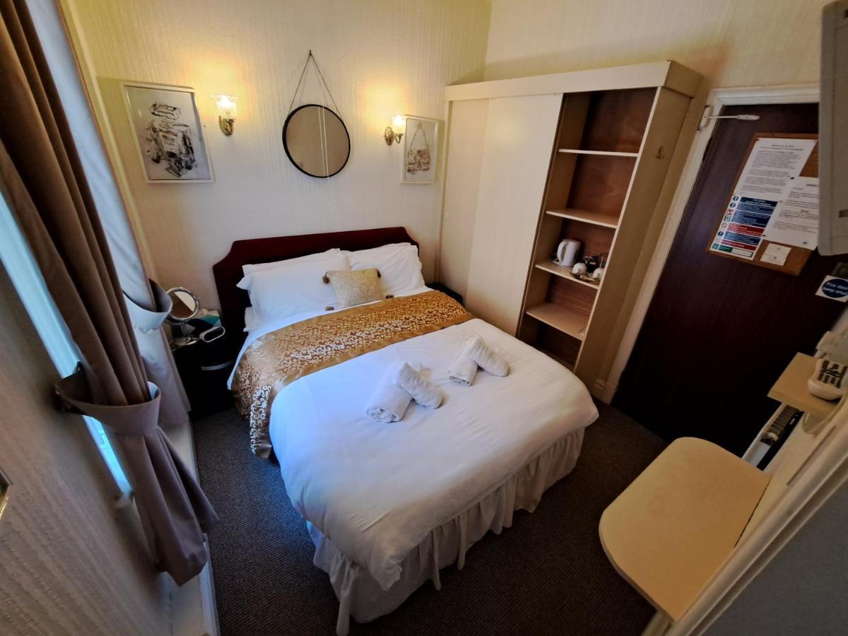 Lily Hotel Blackpool Bagian luar foto