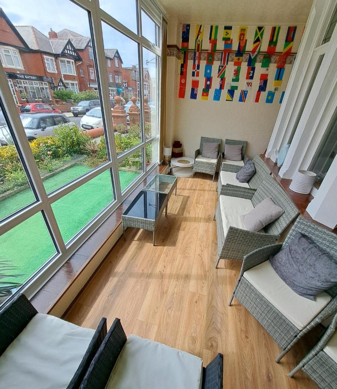 Lily Hotel Blackpool Bagian luar foto